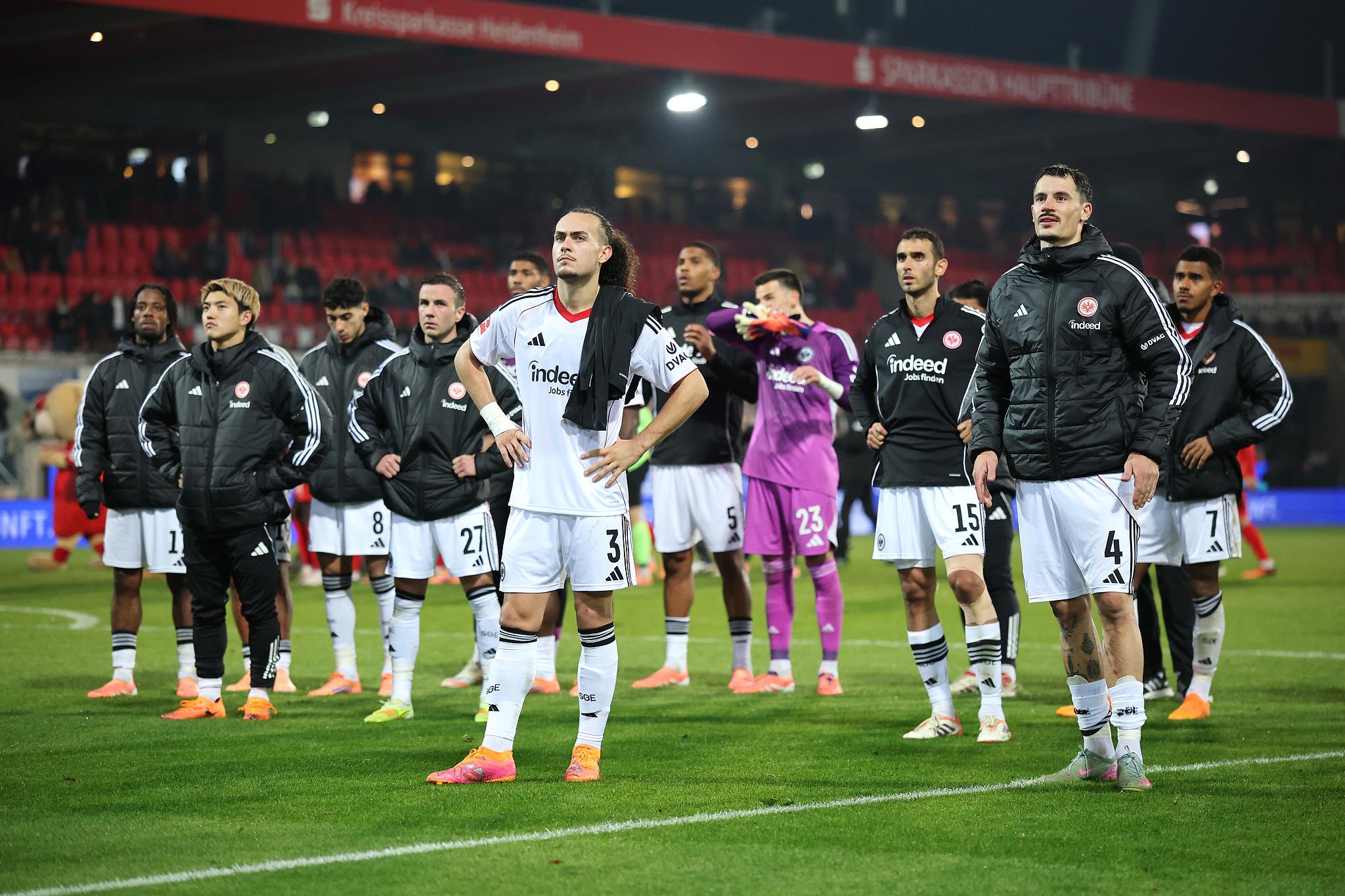 星空体育-只是为了金菠萝吗？法兰克福“每根头发都竖了起来”